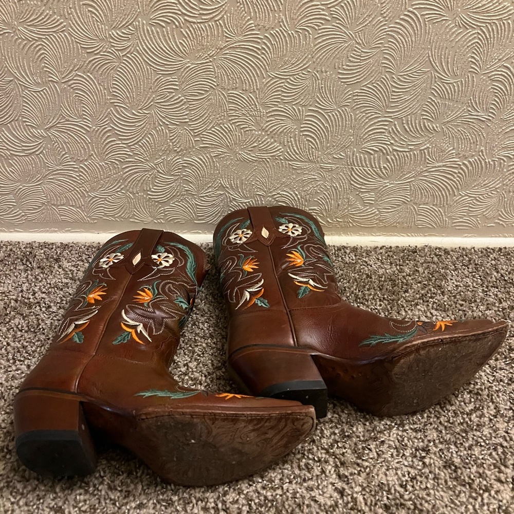 Tony Lama Brown Leather Western Floral Embroidered Heeled Boots - Picture 2 of 3